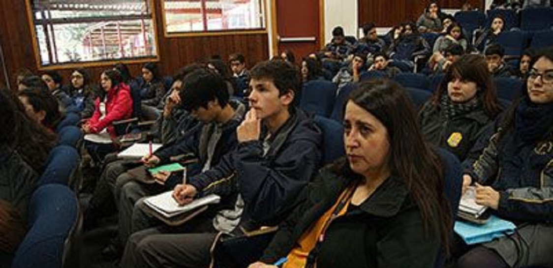 En Los Ríos y en Los Lagos: cerca de 500 estudiantes participaron en jornadas de la Feria Antártica Escolar