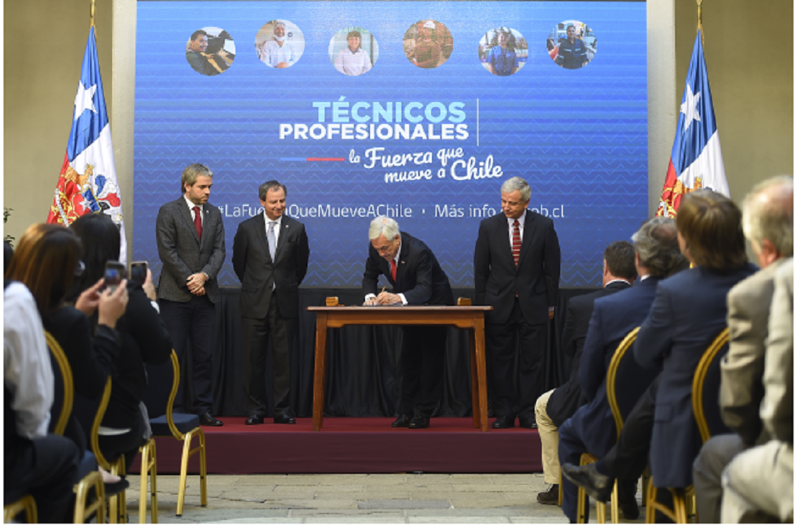 Presidente Piñera firma proyecto que aumenta la gratuidad para alumnos de Institutos Profesionales y Centros de Formación Técnica