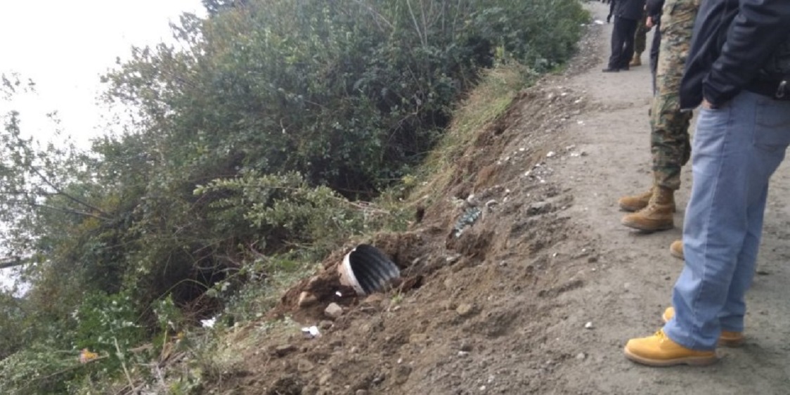 Seremi de Obras Públicas de la Región de Los Lagos, James Fry aseguró que se inició una investigación para determinar eventuales culpabilidades debido al mal estado de la ruta V-69 en accidente de bus militar