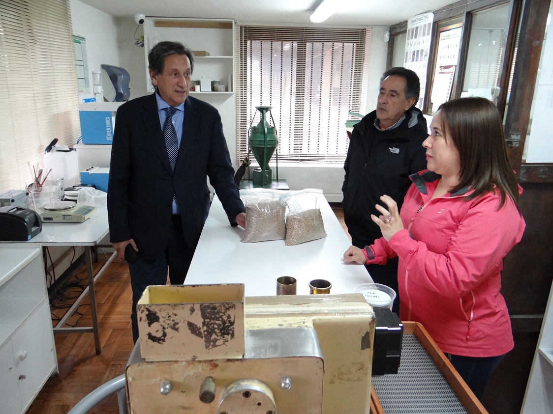  NEGOCIOS / Seremi de Agricultura de la Región de la Araucanía (IX) René Araneda visita Planta Cotrisa en Lautaro