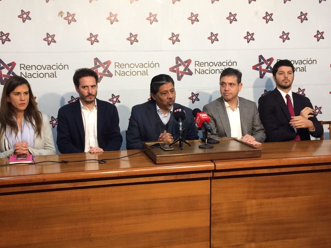 VOCERO SEMANAL DE CHILE VAMOS EDUARDO SALAS PRESIDENTE DEL (PRI DEMÓCRATA) TRAS LOS DICHOS DEL MINISTRO DE SALUD SOBRE LOS PLANES DE ISAPRES PARA LOS HOMBRES: «EL QUE EXPLICA SE COMPLICA»