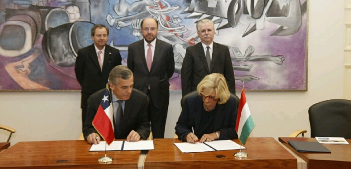 Universidad húngara llegó hasta el Ministerio de Desarrollo Social para traer a Chile un programa que beneficia a personas con discapacidad
