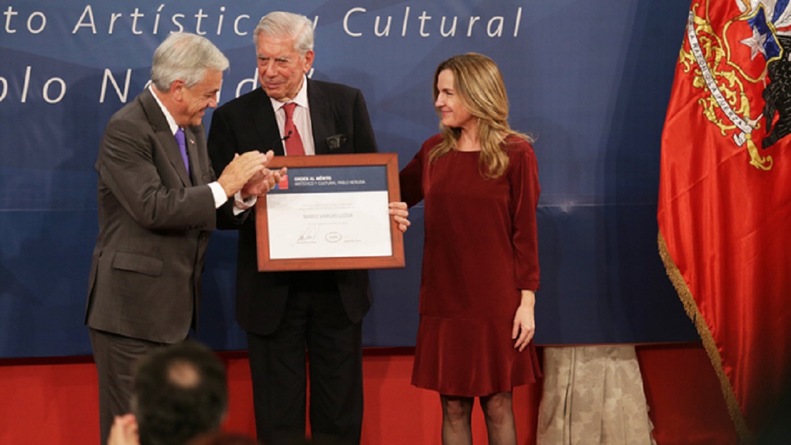  CULTURA / Ministra de las Culturas junto a Sebastián Piñera entrega Orden al Mérito Pablo Neruda a Mario Vargas Llosa