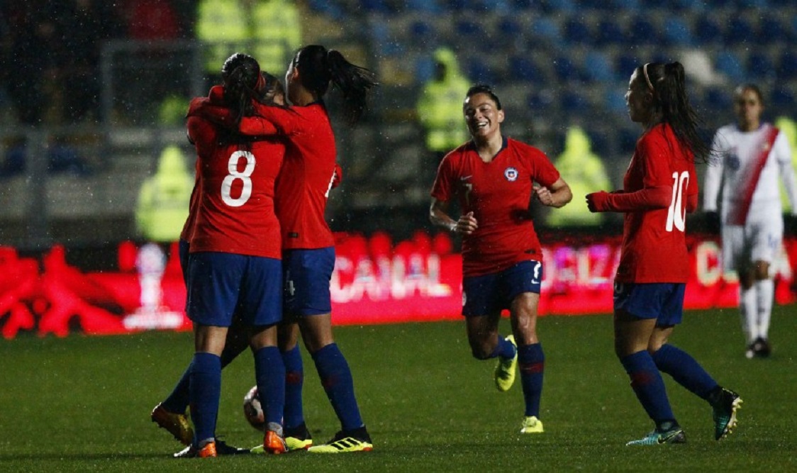 DEPORTE / LA ROJA FEMENINA INICIÓ SU CAMINO RUMBO AL MUNDIAL CON GOLEADA SOBRE COSTA RICA