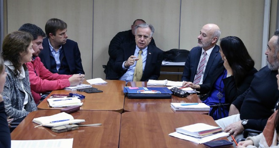 SALUD / MINISTRO SANTELICES ENCABEZA SEGUNDO ENCUENTRO DE TRABAJO POR LA SEGURIDAD DE LOS FUNCIONARIOS DE LA SALUD
