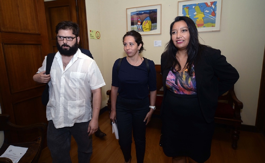 POLÍTICA / OCTAVIO GONZÁLES (PH): “NI BORIC NI CASTILLO REPRESENTAN AL FRENTE AMPLIO AL PARTICIPAR EN LA COMISIÓN DE INFANCIA”