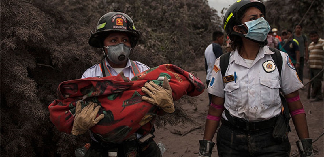  GUATEMALA / EL GOBIERNO PUDO EVACUAR LA ZONA DEL VOLCAN DE FUEGO ANTES DEL DESASTRES PERO CREYÓ QUE NO ERA NECESARIO: YA HAY 70 MUERTOS