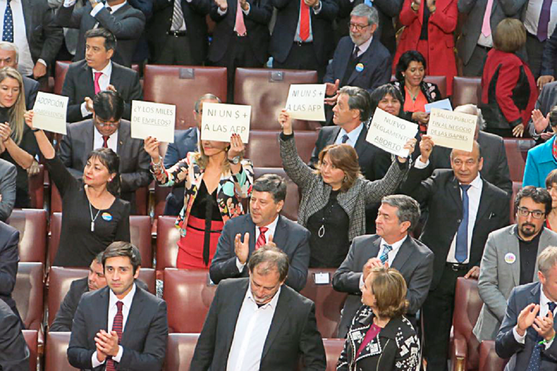 POLÍTICA / BANCADA (PPD) CALIFICA COMO “BIPOLAR” MENSAJE PRESIDENCIAL