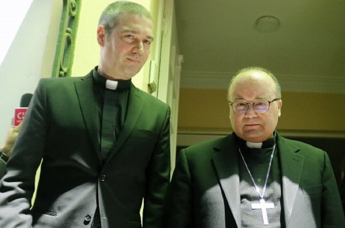 TRAS SU SEGUNDA VISITA AL PAÍS LLEGARON ESTA MAÑANA LOS ENVIADOS DEL PAPA: EL ARZOBISPO SCICLUNA Y EL OFICIAL PARA LA DOCTRINA DE LA FE JORDI BERTOMEU