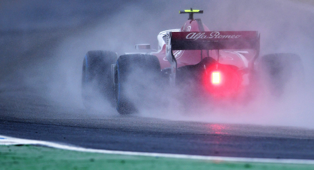 DEPORTE / VIDEO: PILOTO DE F1 CONTINÚA LA CARRERA DESPUÉS DE DAR UN GIRO DE 360 GRADOS