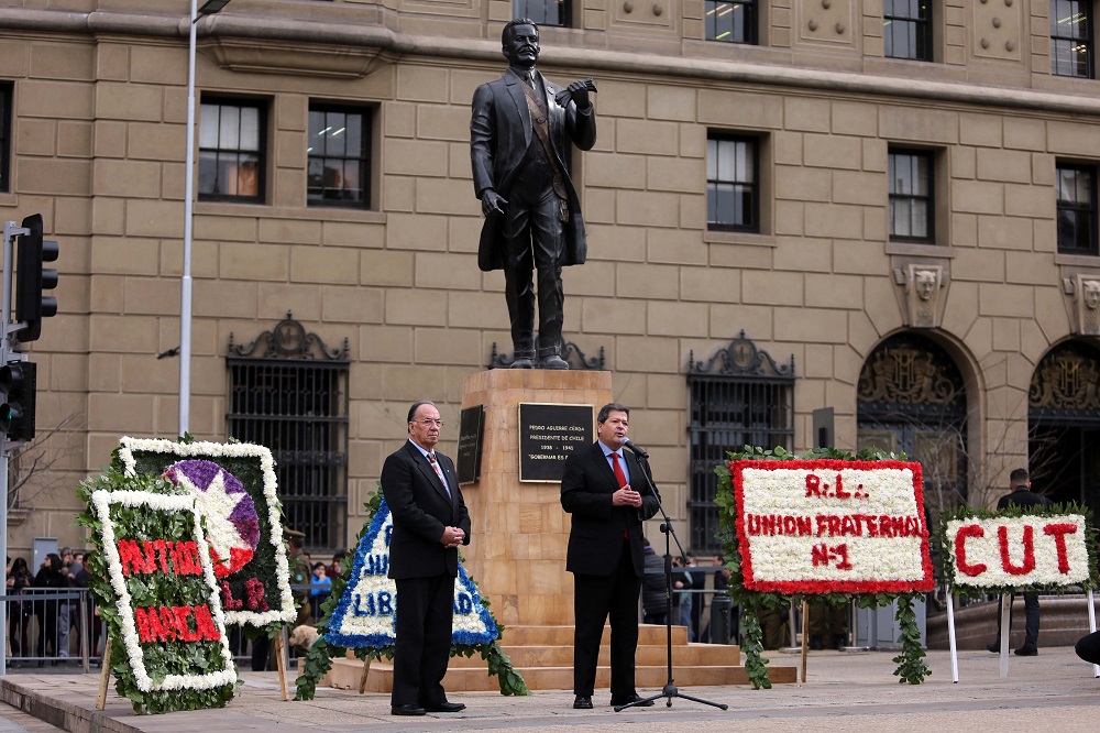 POLÍTICA / HISTÓRICO: MONUMENTO A PEDRO AGUIRRE CERDA LLEGÓ A LA PLAZA DE LA CONSTITUCIÓN Y PR RECORDÓ QUE “EDUCACIÓN NO ES UN BIEN DE CONSUMO”
