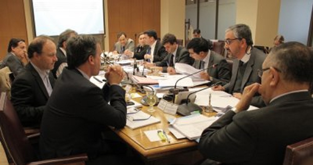 CÁMARA ALTA / COMISIÓN MIXTA POR DELITOS DE COHECHO: ACUERDAN AUMENTAR LAS PENAS DE PRESIDIO LAS MULTAS Y EL PERIODO DE INHABILIDAD ABSOLUTA PARA CARGOS U OFICIOS PÚBLICOS