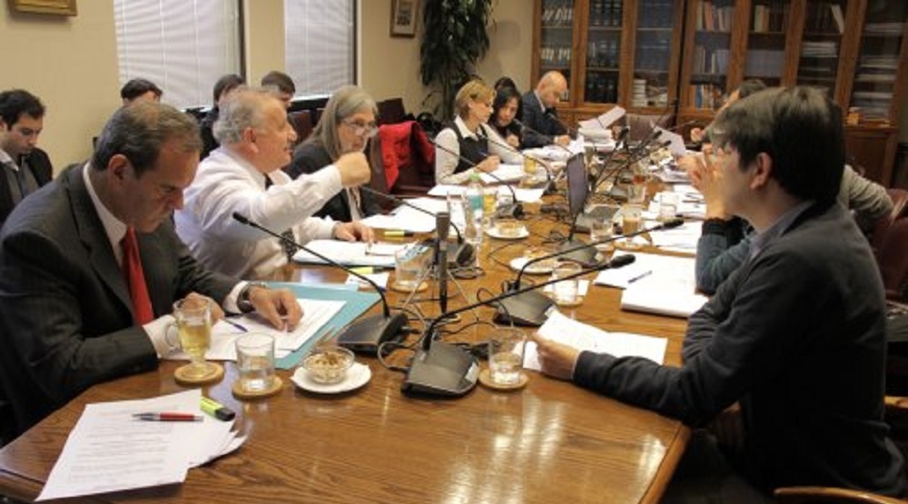 TELEOPERADORES: A SALA PROYECTO QUE ASEGURARÁ REMUNERACIONES 10 SEGUNDOS ENTRE LLAMADAS 30 MINUTOS DE PAUSA Y EXÁMENES PARA RESPALDAR SU SALUD