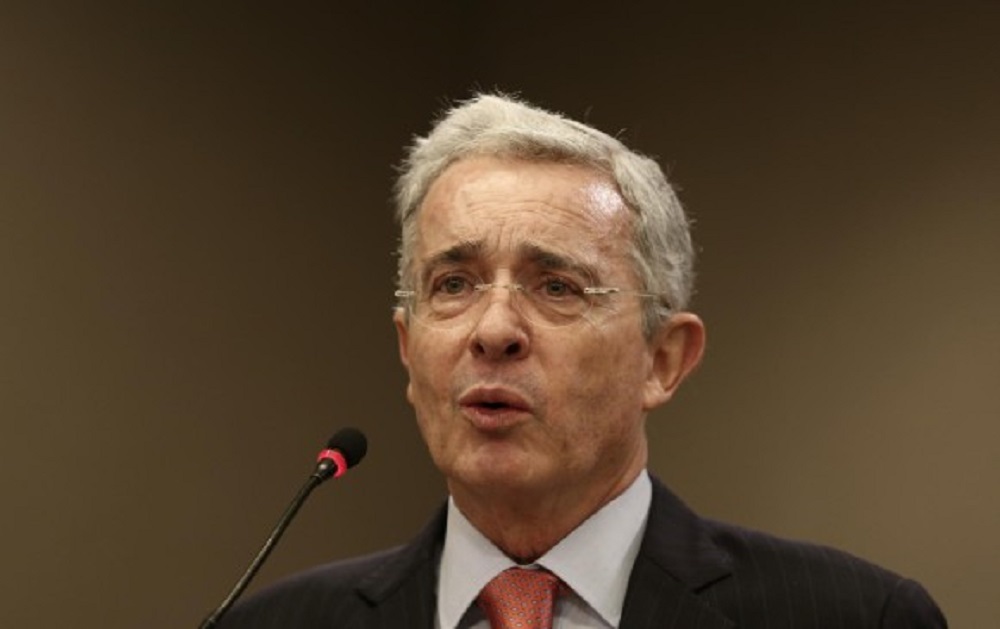 EXPRESIDENTE Y ACTUAL SENADOR DE COLOMBIA ÁLVARO URIBE RENUNCIA A SU ESCAÑO EN EL SENADO