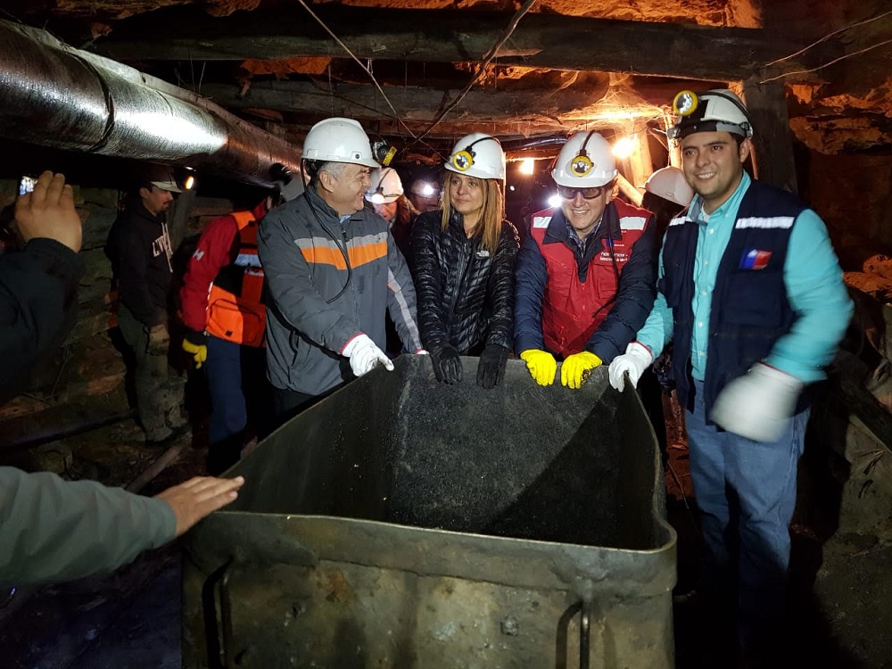 NEGOCIOS / SEREMI DE MINERÍA DEL BIOBÍO HACE ENTREGA DE IMPLEMENTACIÓN MINERA