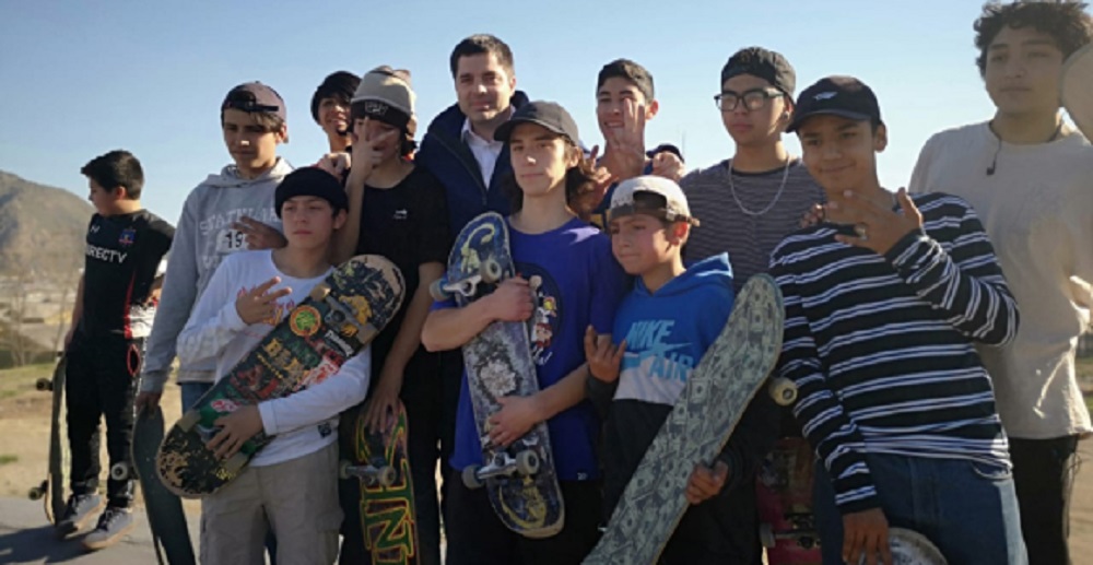 DEPORTE / SUBSECRETARIO KAEL BECERRA ASISTE A MUESTRA DE SKATE DE JÓVENES EN BAJOS DE MENA