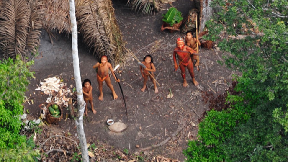 CULTURA / (VIDEO): UN DRON GRABA LA VIDA DIARIA DE UNA TRIBU AISLADA EN LA AMAZONÍA BRASILEÑA