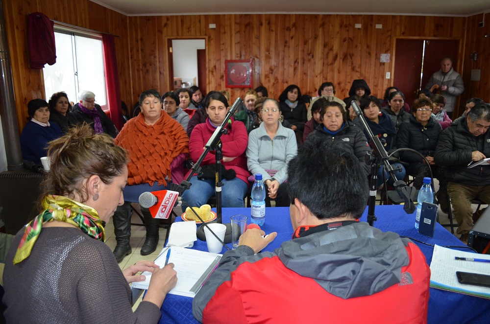 SEREMI DE LA MUJER Y LA EQUIDAD DE GÉNERO DE LA REGIÓN DE LOS RÍOS DIALOGÓ CON VECINOS DE «ANTILHUE» SOBRE LA AGENDA MUJER