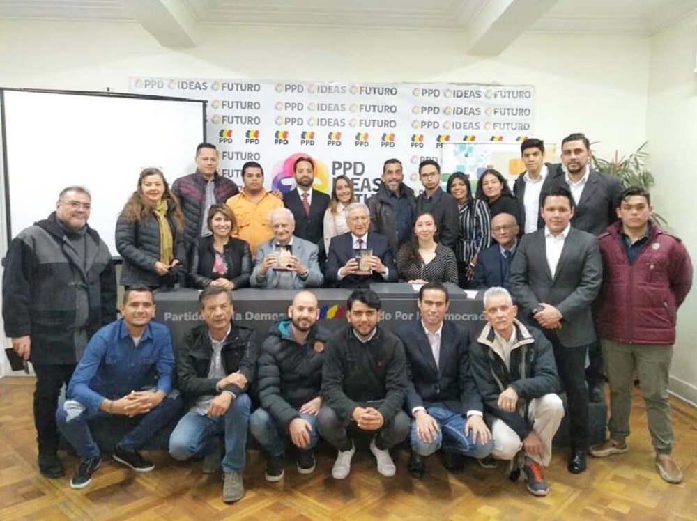 POLÍTICA / VENEZOLANOS EN CHILE HACEN RECONOCIMIENTO AL PRESIDENTE DEL PPD HERALDO MUÑOZ