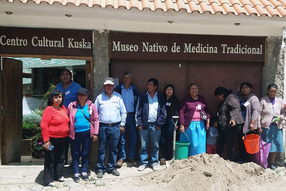  SALUD / MÉDICOS AYMARA DE ARICA Y PARINACOTA REALIZARON PASANTÍA EN CENTRO DE MEDICINA INDÍGENA DE BOLIVIA 