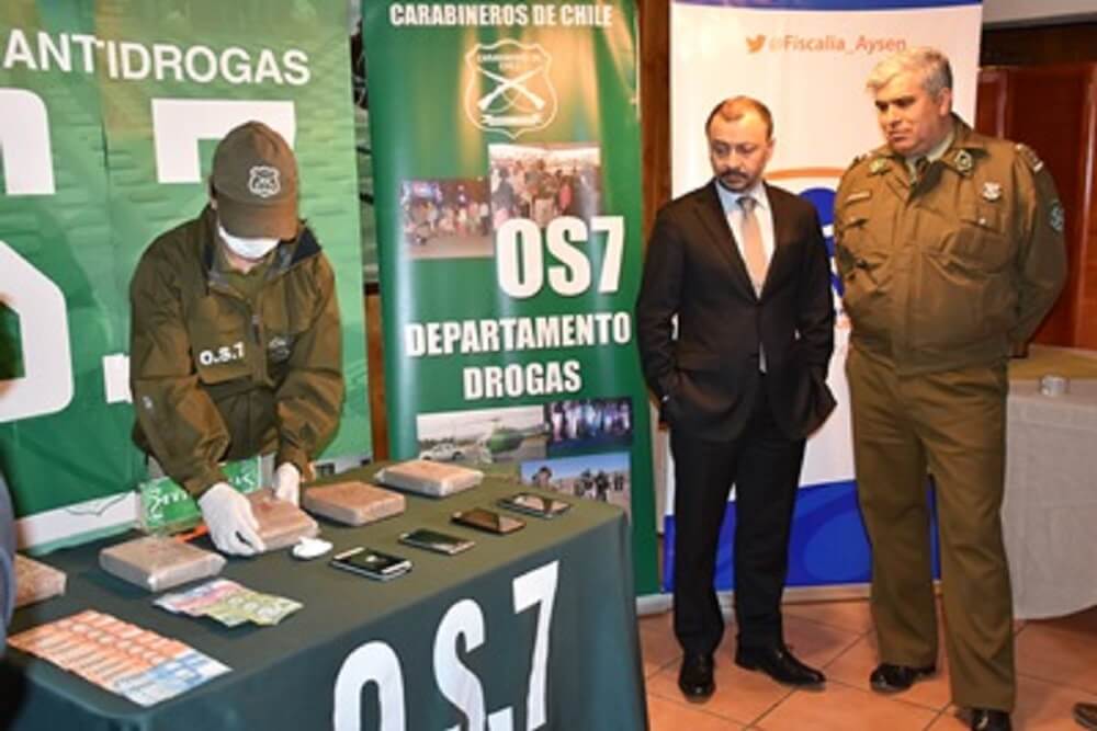 HISTÓRICO DECOMISO DE DROGAS EN AYSÉN «FISCALÍA Y CARABINEROS LOGRAN INCAUTACIÓN DE 5 KILOS DE COCAÍNA Y DETENCIÓN DE 3 IMPUTADOS