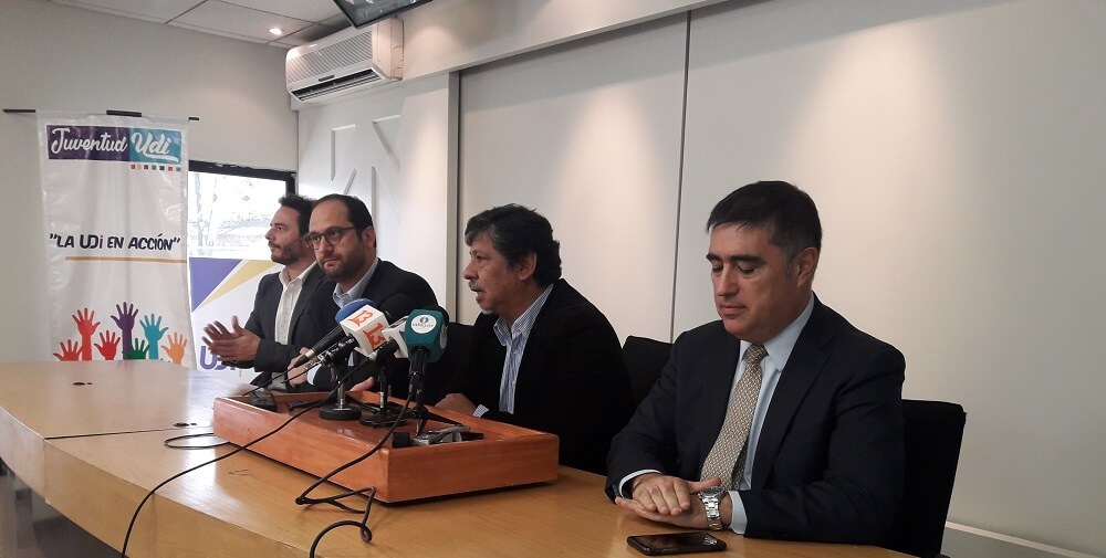 POLÍTICA / PRESIDENTE DEL PRI DEMÓCRATA REITERÓ QUE PROYECTO DE JOSÉ ANTONIO KAST ES «DISTANTE Y DISTINTO» A LO QUE PROPONE CHILE VAMOS
