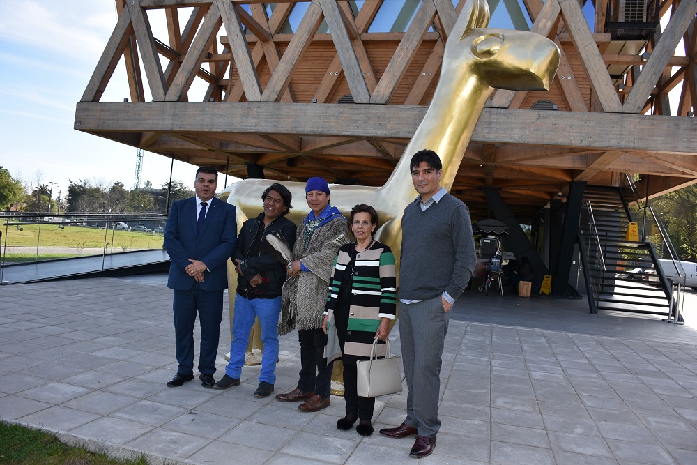 CONADI PRESENTÓ EN TEMUCO OBRAS DEL ARTISTA MAPUCHE WILLICHE BERNARDO OYARZÚN EN EL MARCO DEL 25 ANIVERSARIO DE LA LEY INDÍGENA Y CONADI