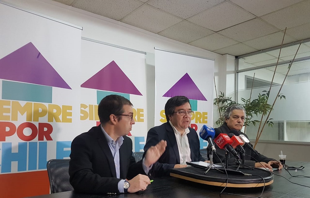 POLÍTICA / DEMOCRACIA CRISTIANA EVALÚA INCLUIR REBAJA A COMBUSTIBLES EN DISCUSIÓN TRIBUTARIA
