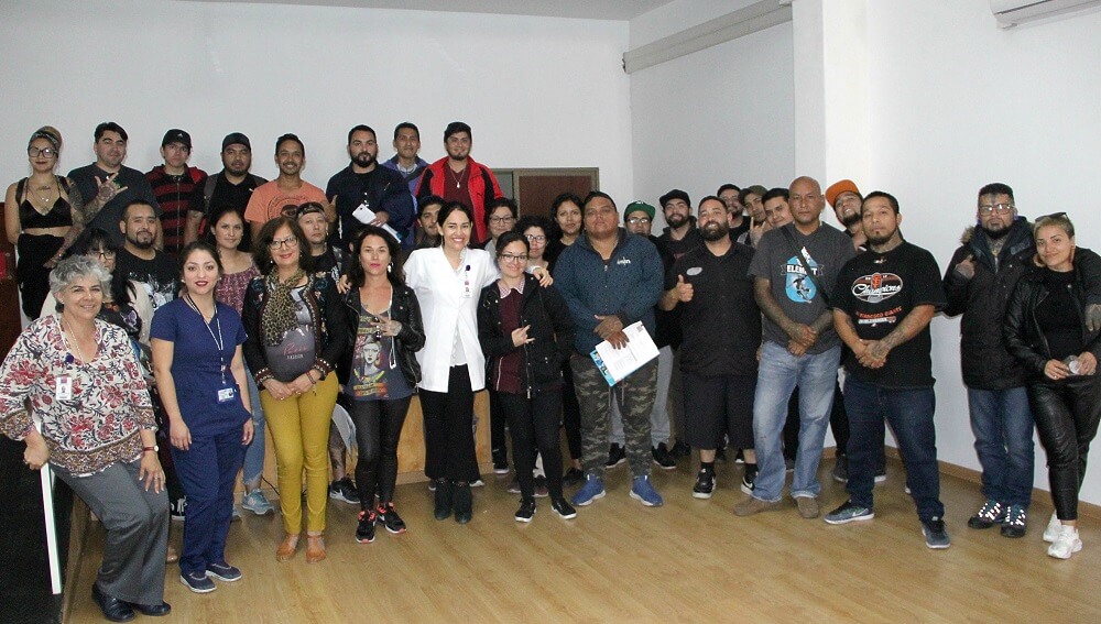 EN ARICA PROFESIONALES DE LA TINTA FUERON CAPACITADOS EN NORMATIVA SANITARIA
