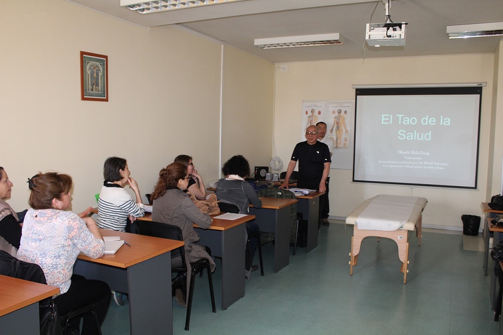 SALUD / ACTIVA PARTICIPACIÓN DE ADULTOS MAYORES EN TALLER DE DIGITOPUNTURA Y MASAJES MILENARIOS IMPARTIDO POR LA UNIVERSIDAD SANTO TOMÁS LOS ÁNGELES