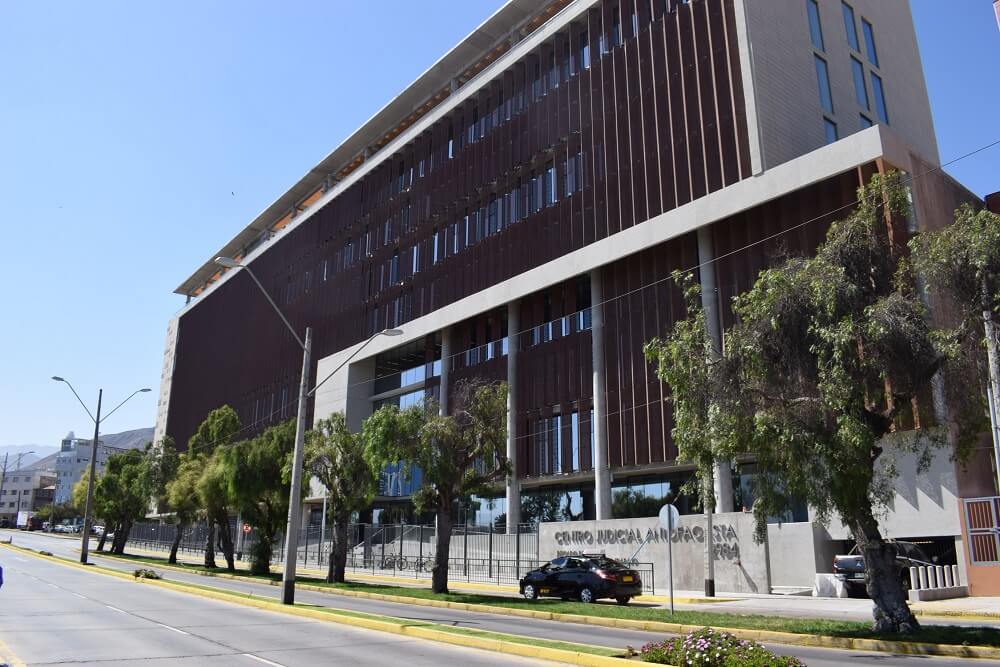1°JUZGADO CIVIL DE ANTOFAGASTA ORDENA AL FISCO TRANSFERIR PROPIEDAD DE LAGUNAS CEJAR Y LA PIEDRA A COMUNIDAD ATACAMEÑA SOLOR