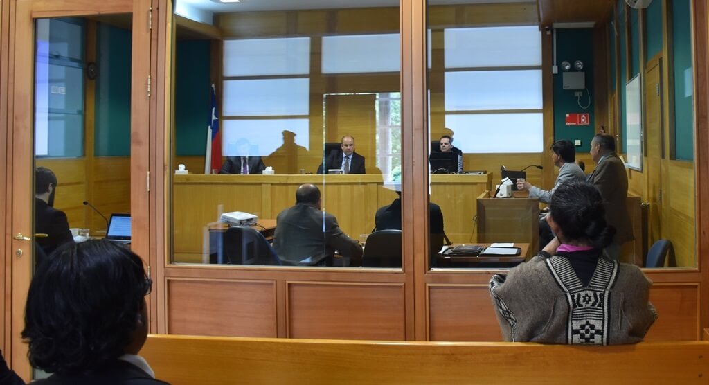 TRIBUNAL DE JUICIO ORAL EN LO PENAL DE TEMUCO ABSUELVE A JUANA CALFUNAO DEL DELITO DE LESIONES A CARABINERO EN SERVICIO