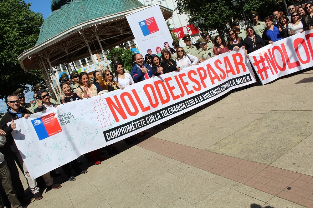 «NO LO DEJES PASAR» AUTORIDADES Y COMUNIDAD REALIZARON CAMINATA POR LA NO VIOLENCIA CONTRA LA MUJER EN VALDIVIA