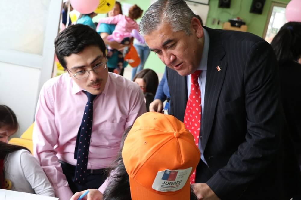 CULTURA / POR PRIMERA VEZ EN CONCEPCIÓN SE EJECUTAN ACTIVIDADES RECREATIVAS CULTURALES EN CENTROS DE REPARACIÓN DE SENAME
