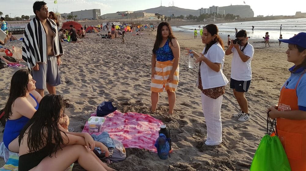  Campaña de verano con recomendaciones de alimentación saludable sigue en playas y valles de Arica y Parinacota