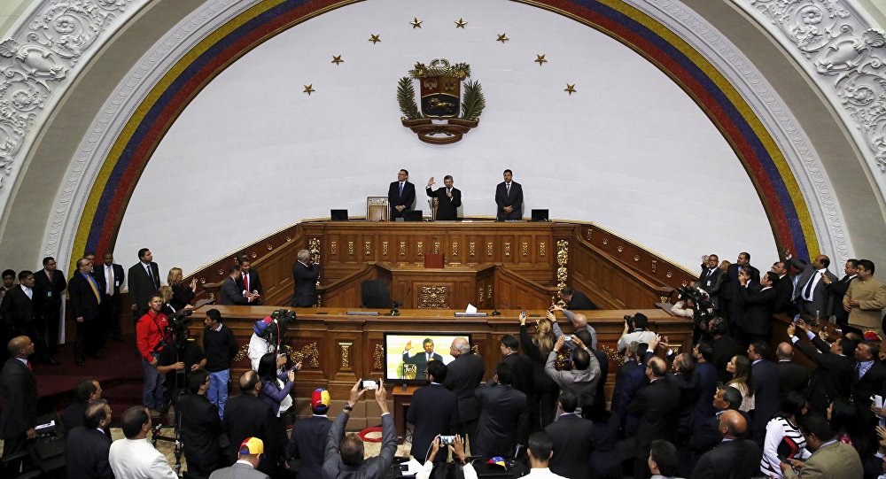 PARLAMENTO DE VENEZUELA OFRECE «AMNISTÍA» A MILITARES QUE DESCONOZCAN A MADURO