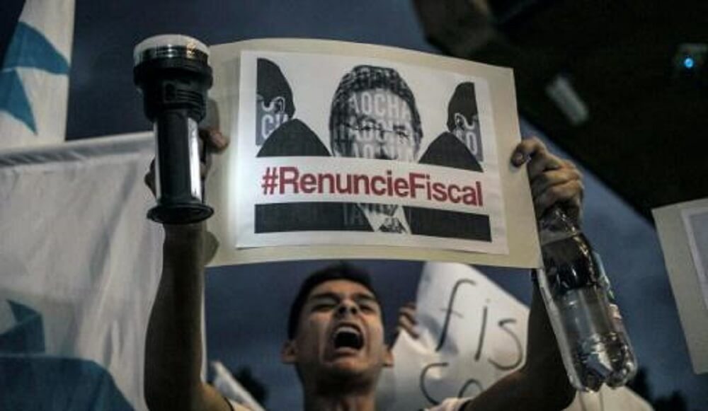MILES DE PERSONAS EXIGEN RENUNCIA DE FISCAL GENERAL EN COLOMBIA POR CASO ODEBRECHT