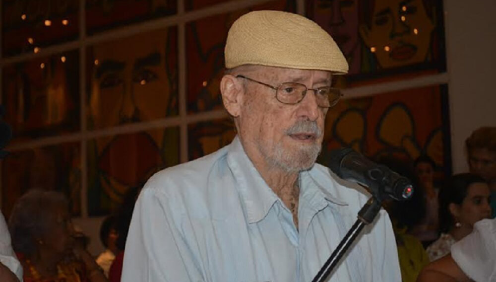  Roberto Fernández Retamar recibe el premio internacional José Martí de la UNESCO 