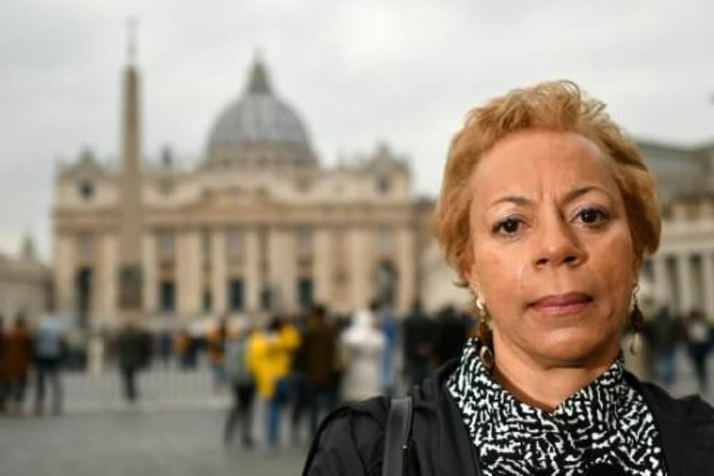 La vida rota de Denise Buchanan «violada por un sacerdote católico  jamaicano»
