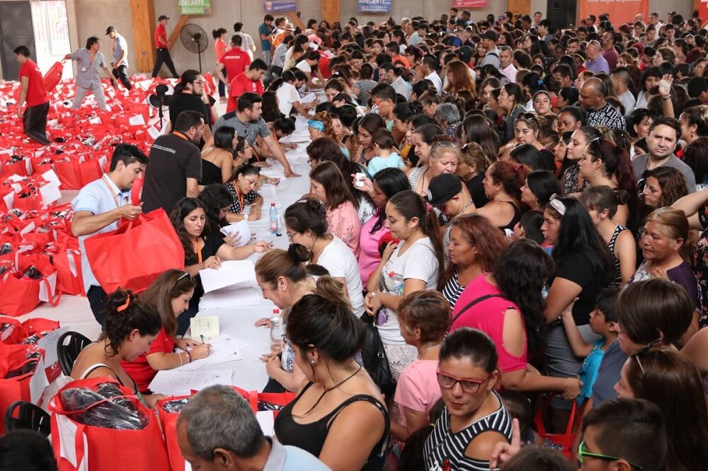 Municipalidad de Huechuraba entregó becas a escolares vulnerables (Video)