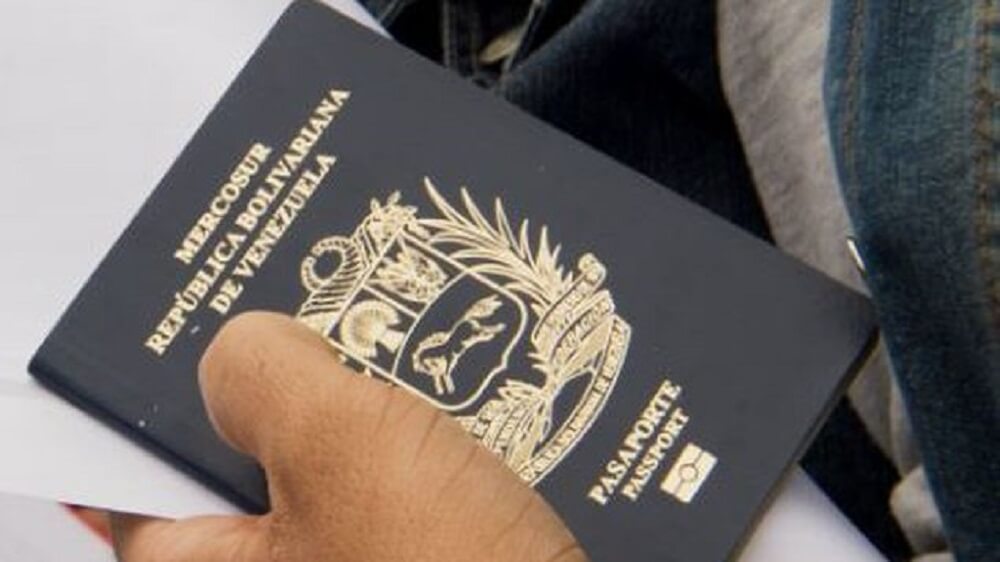  Gobierno de Perú decidió «suspender» el 22 de este mes los visados del personal diplomático de Venezuela