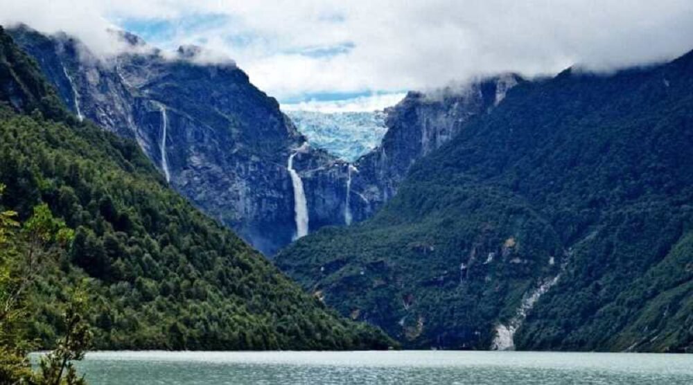Fundación Terram manifiesta preocupación por instalación de salmoneras en la Reserva Nacional Kawésqar