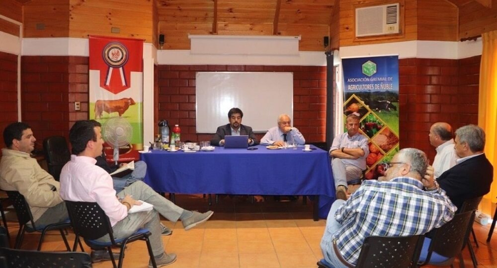 Fedefruta ayuda a articular acuerdos entre agricultores de Ñuble y el SAG