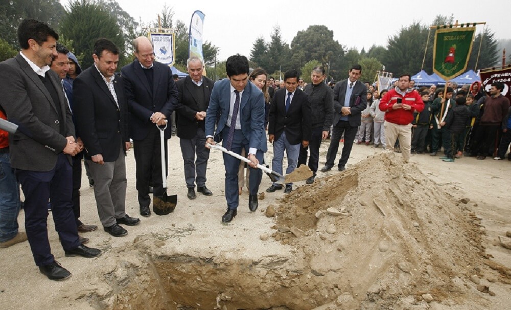 Nuevo estadio de Curanilahue ya tiene la primera piedra