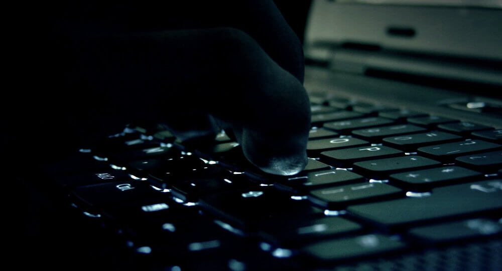Hackean web de la Corte Constitucional de Ecuador y afirman que es «propiedad de Assange»
