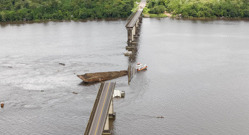  Un puente de 860 metros colapsa tras ser golpeado por un barco (video)