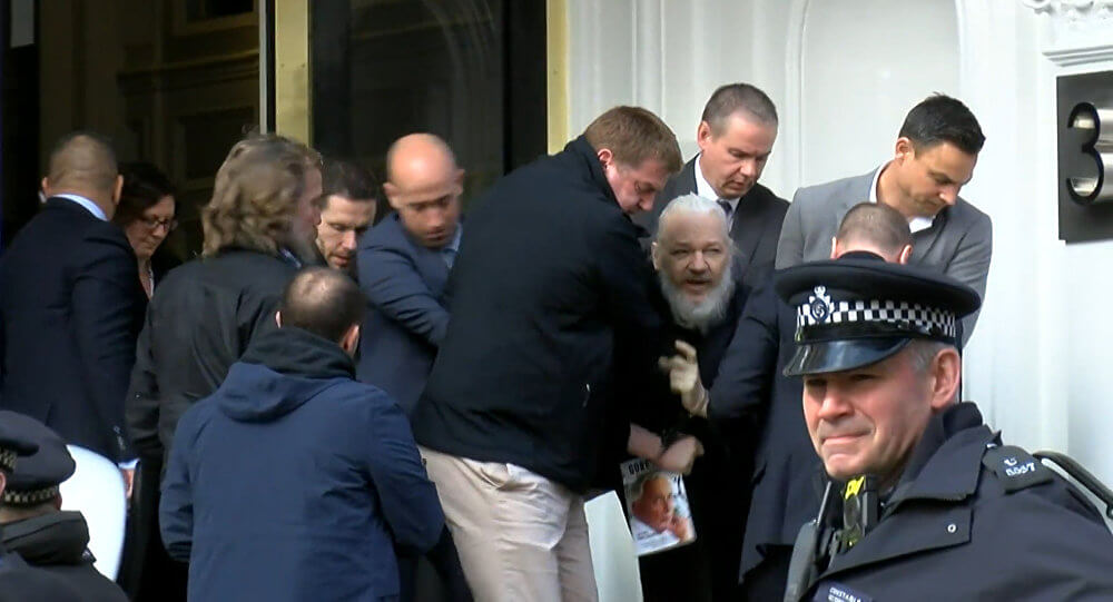  Abogado de Assange: «la detención violenta el derecho internacional»