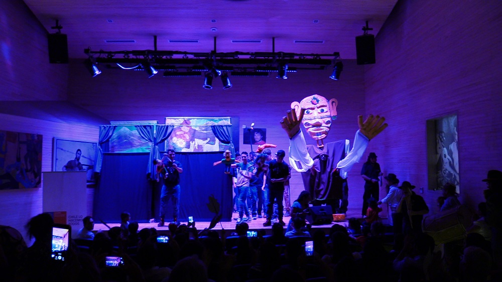 Jóvenes del Centro Metropolitano Norte del SENAME realizan obra de teatro de títeres en Museo Violeta Parra