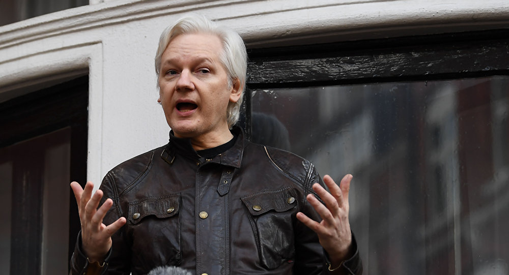  Ecuador «entregará» a EEUU los documentos que Assange dejó en la embajada