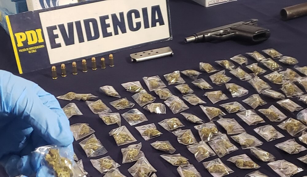  Policía de Investigaciones de Chile (PDI) Chiguayante detuvo a «clan familiar» y decomisó drogas y dos armas